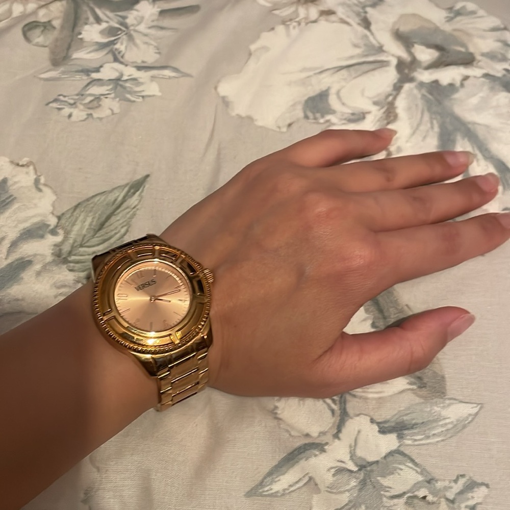 VINTAGE VERSUS VERSACE ROSE GOLD WATCH - Picture 9 of 14